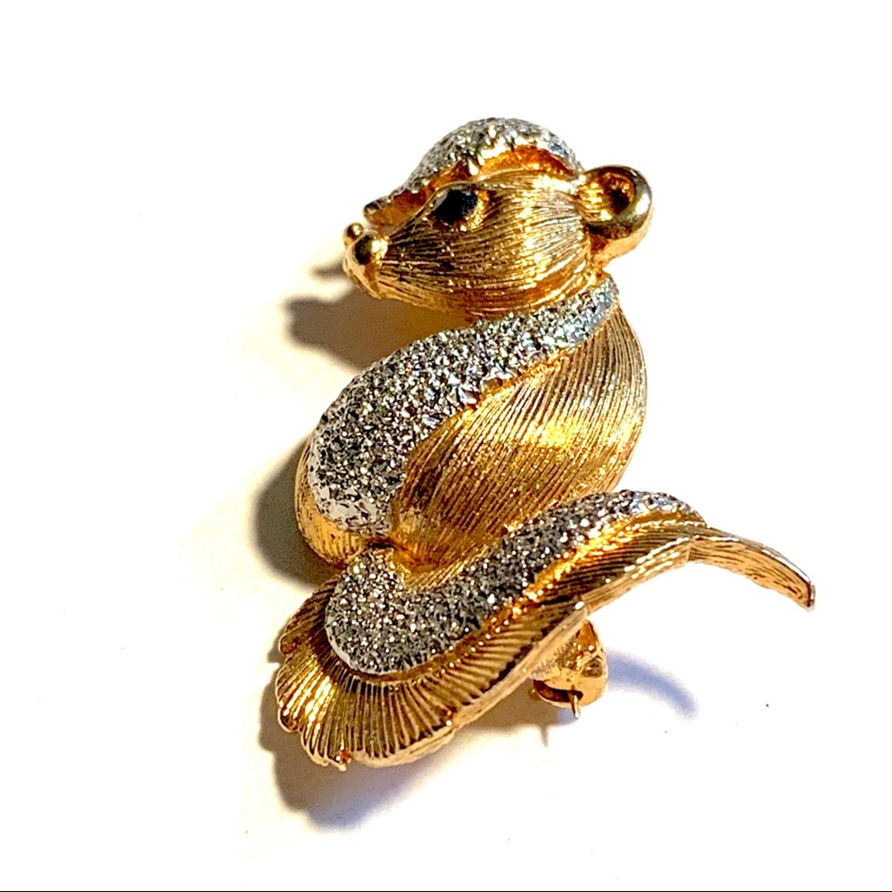 Skunk Pin brooch Vintage